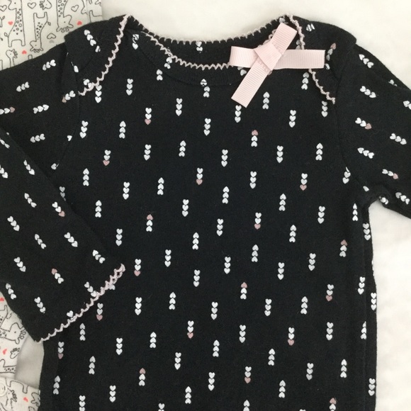 Girl’s Bundle of 2 Onesies ~ Hearts and Giraffes Size 9 Months - Picture 2 of 3